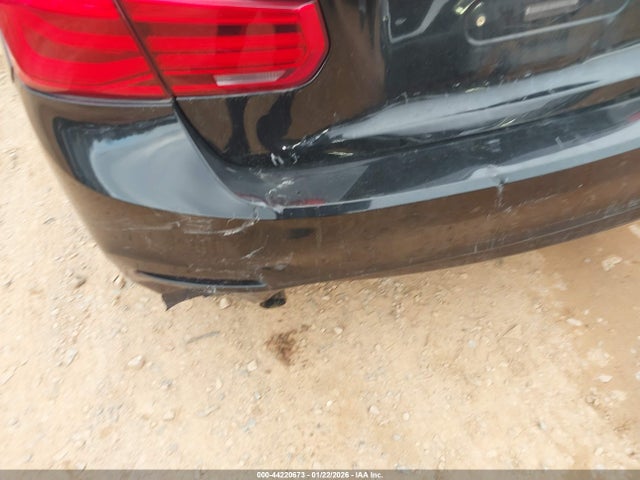 44220673 :رقم المزاد ، WBA8E1G52JNU88963 vin ، 2018 Bmw 320i مزاد بيع