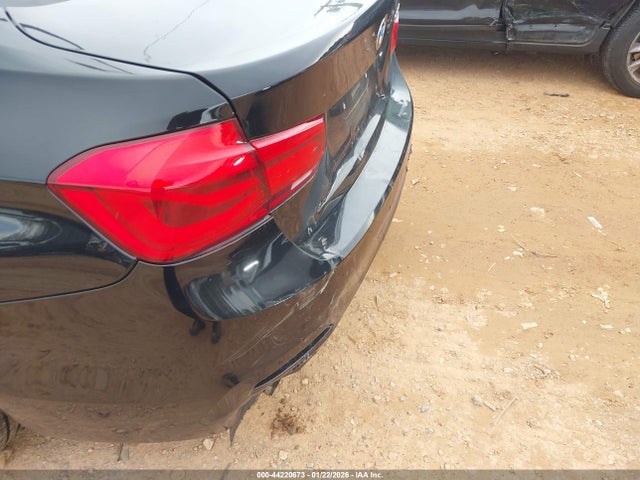 44220673 :رقم المزاد ، WBA8E1G52JNU88963 vin ، 2018 Bmw 320i مزاد بيع