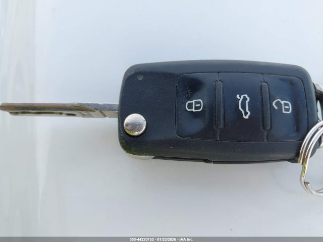 Продажа на аукционе авто 2013 Volkswagen Passat S, vin: 1VWAH7A34DC094609, номер лота: 44220752
