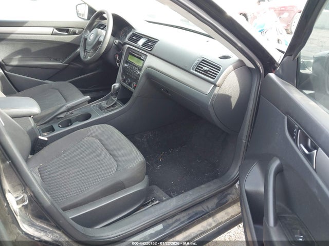 Продажа на аукционе авто 2013 Volkswagen Passat S, vin: 1VWAH7A34DC094609, номер лота: 44220752