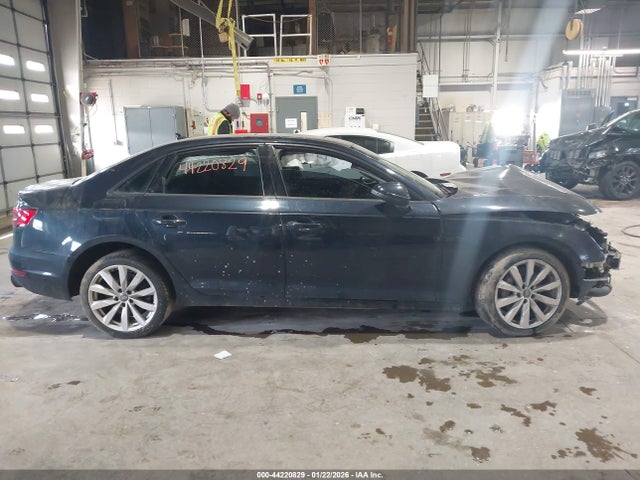 Продажа на аукционе авто 2017 Audi A4 2.0t Premium, vin: WAUANAF46HN041248, номер лота: 44220829