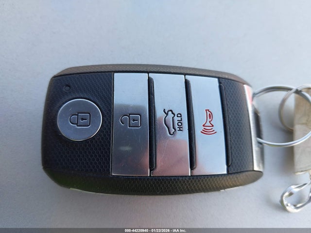 2018 KIA OPTIMA 5XXGU4L39JG234394 Photo 10