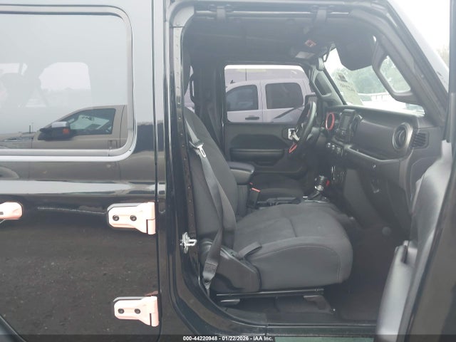 1C4HJXDGXMW820203 Jeep Wrangler Unlimited Sport 4x4