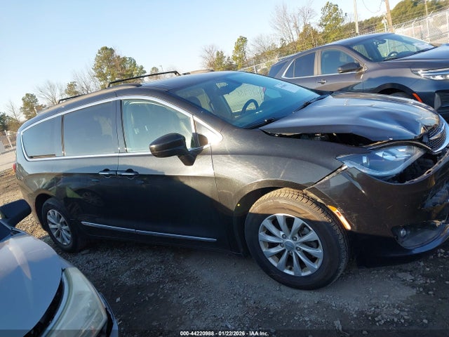 2C4RC1BG2HR523116 Chrysler Pacifica Touring-l