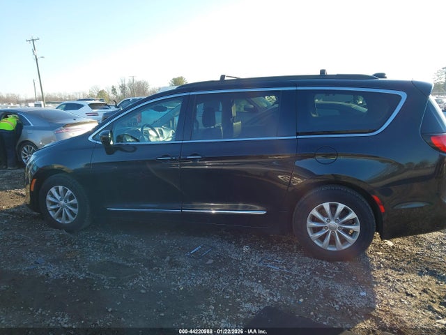 2C4RC1BG2HR523116 Chrysler Pacifica Touring-l
