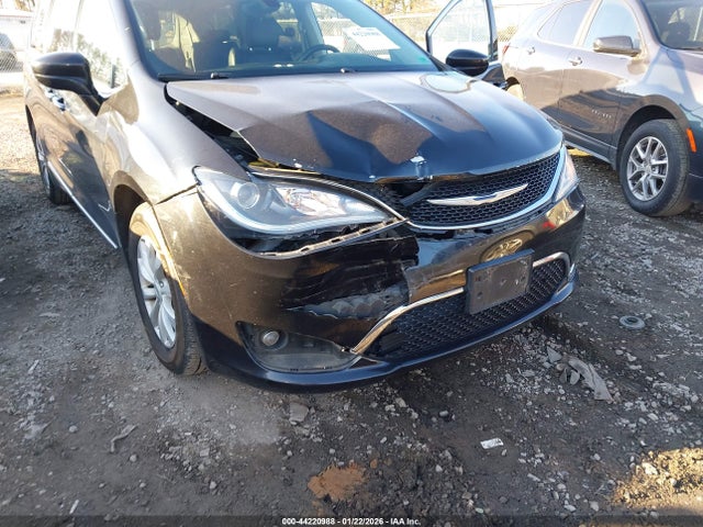2C4RC1BG2HR523116 Chrysler Pacifica Touring-l