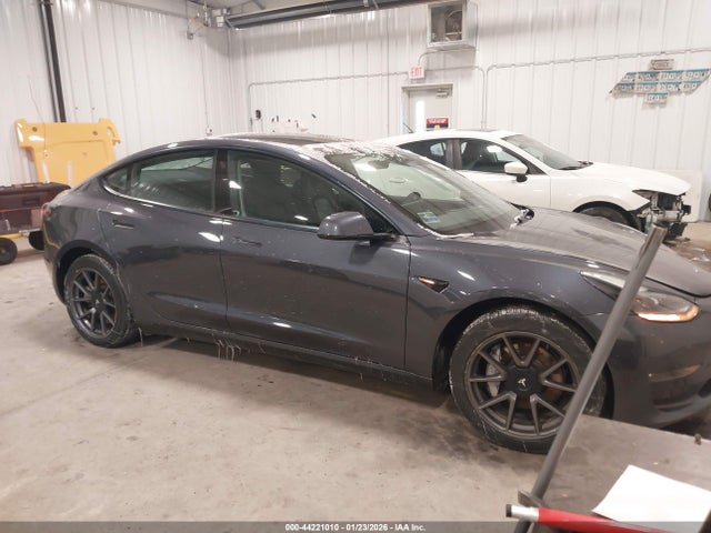 Tesla Model 3 Long Range Dual Motor All-wheel Drive 2022 5YJ3E1EB0NF192205 Image 13