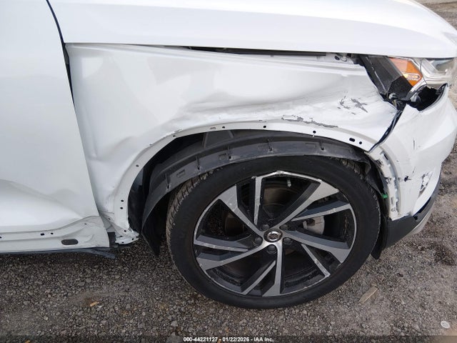 2021 Volvo Xc40 T5 R-design მანქანა იყიდება აუქციონზე, vin: YV4162UM3M2394113, აუქციონის ნომერი: 44221127
