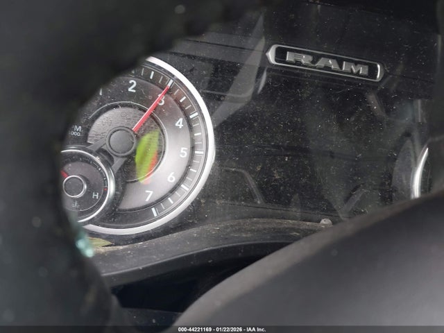 1C6RREDT5KN924137 RAM 1500 Laramie 4x2 6&#039;4 Box