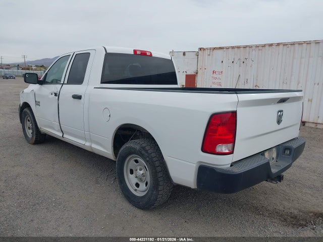 2017 RAM 1500 1C6RR6FG2HS542566 Photo 2