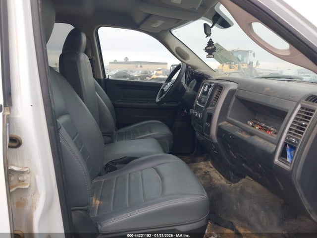 2017 RAM 1500 1C6RR6FG2HS542566 Photo 4