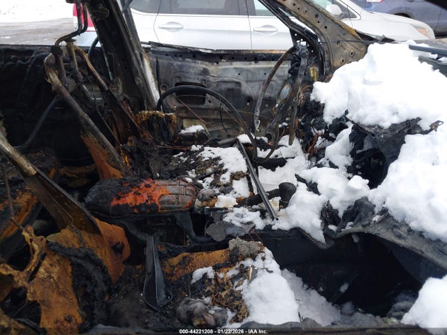 JTMZFREV5FD056385 Toyota RAV4 LE