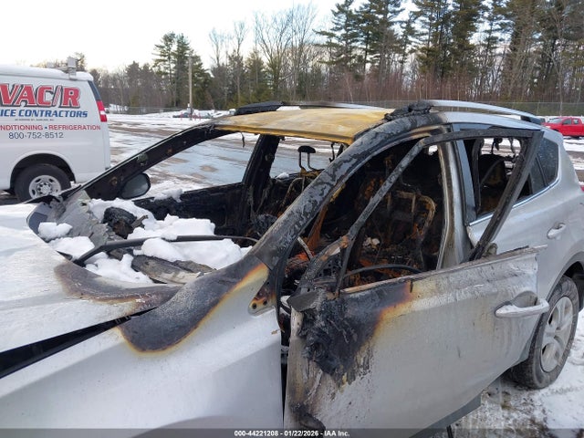 JTMZFREV5FD056385 Toyota RAV4 LE