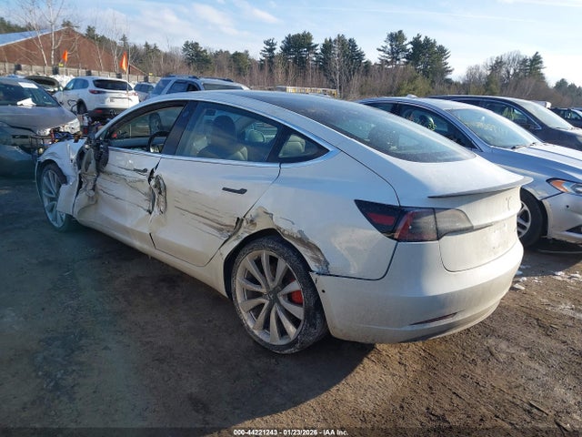 2018 TESLA MODEL 3 5YJ3E1EB7JF072699 Photo 2