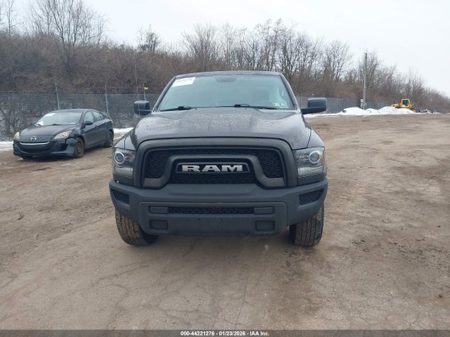 1C6RR7GG5NS148754 RAM 1500 Classic Warlock 4x4 6&#039;4 Box