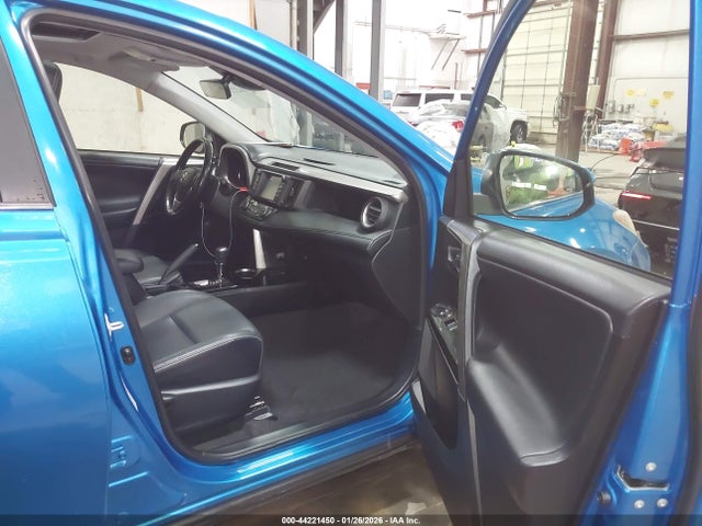 2018 TOYOTA RAV4 HYBRID JTMDJREV3JD177336 Photo 4