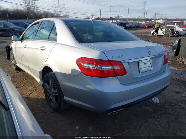 2011 MERCEDES-BENZ E 550 WDDHF9AB9BA294944 Photo 2
