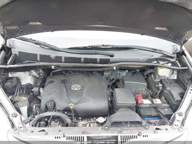 5TDYZ3DC9JS941296 Toyota Sienna Xle Premium 8 Passenger