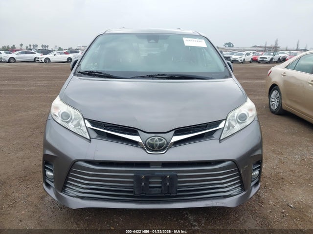 5TDYZ3DC9JS941296 Toyota Sienna Xle Premium 8 Passenger
