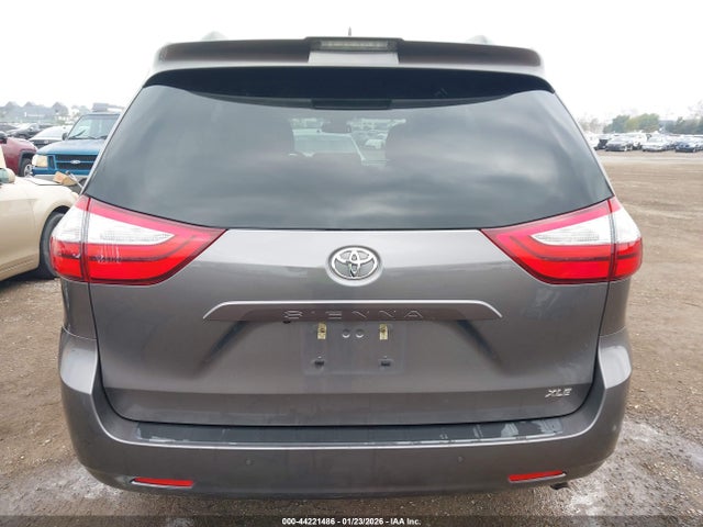 5TDYZ3DC9JS941296 Toyota Sienna Xle Premium 8 Passenger