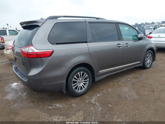 5TDYZ3DC9JS941296 Toyota Sienna Xle Premium 8 Passenger