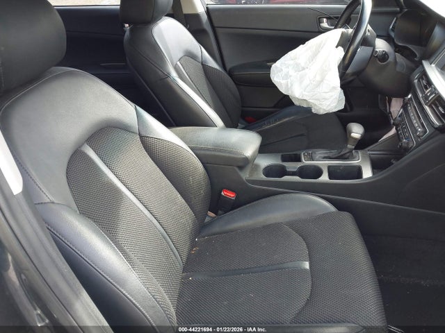 2019 KIA OPTIMA 5XXGT4L34KG295639 Photo 4