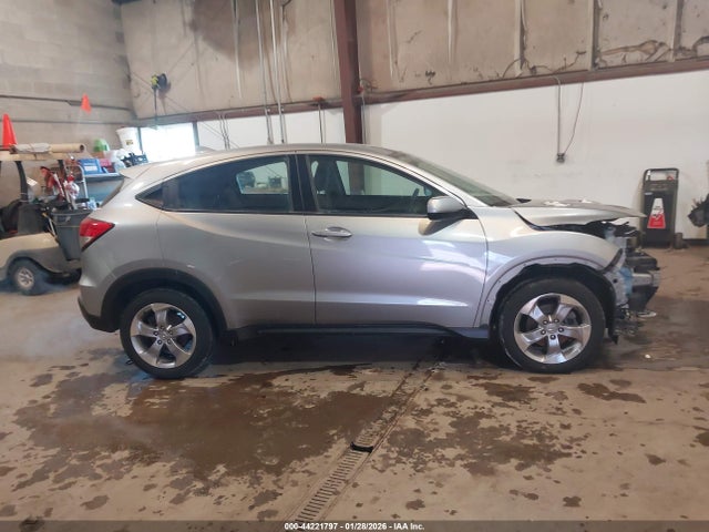 3CZRU6H37NM739426 Honda Hr-v Awd Lx