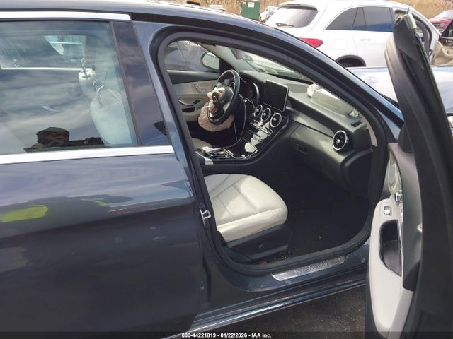 44221819 :رقم المزاد ، 55SWF4KB4GU138312 vin ، 2016 Mercedes-benz C 300 4matic مزاد بيع