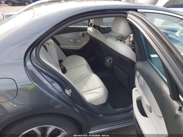 44221819 :رقم المزاد ، 55SWF4KB4GU138312 vin ، 2016 Mercedes-benz C 300 4matic مزاد بيع