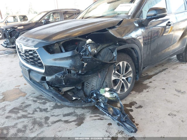 5TDKDRBH7PS518554 Toyota Highlander Xle