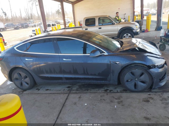 Tesla Model 3 Long Range/performance 2018 5YJ3E1EB1JF113845 Image 13