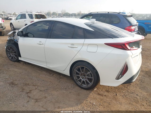 2020 TOYOTA PRIUS PRIME JTDKARFP3L3139640 Photo 2