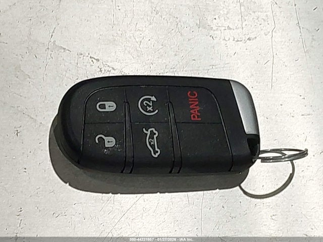 44221957 :رقم المزاد ، 1C3CCCBB4FN636117 vin ، 2015 Chrysler 200 S مزاد بيع