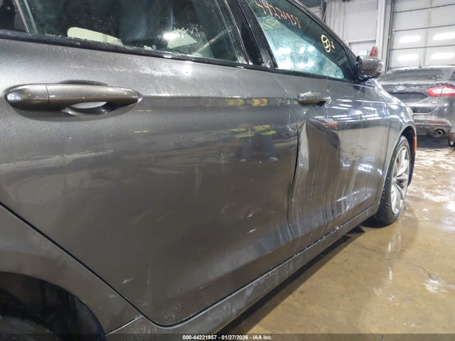 44221957 :رقم المزاد ، 1C3CCCBB4FN636117 vin ، 2015 Chrysler 200 S مزاد بيع