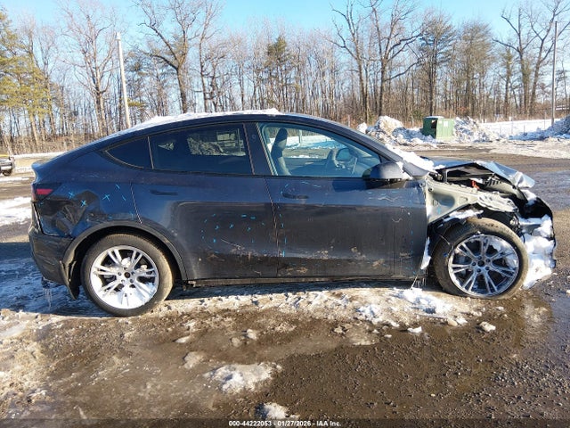 Продажа на аукционе авто 2024 Tesla Model Y Long Range Dual Motor All-wheel Drive, vin: 7SAYGDEEXRA274363, номер лота: 44222053