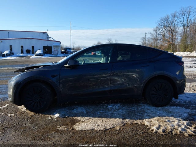 Продажа на аукционе авто 2024 Tesla Model Y Long Range Dual Motor All-wheel Drive, vin: 7SAYGDEEXRA274363, номер лота: 44222053