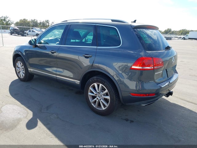 2014 VOLKSWAGEN TOUAREG WVGEF9BP3ED006664 Photo 2