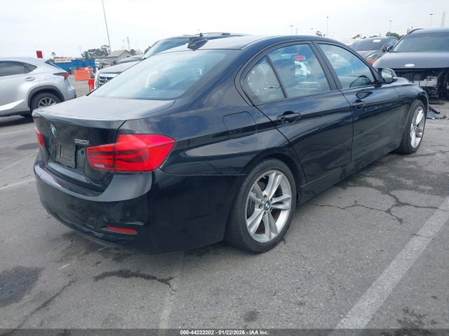 2018 BMW 320I WBA8E1G53JNU89541 Photo 3