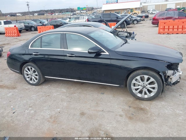 2017 Mercedes-benz E 300 მანქანა იყიდება აუქციონზე, vin: WDDZF4JB8HA260915, აუქციონის ნომერი: 44222298
