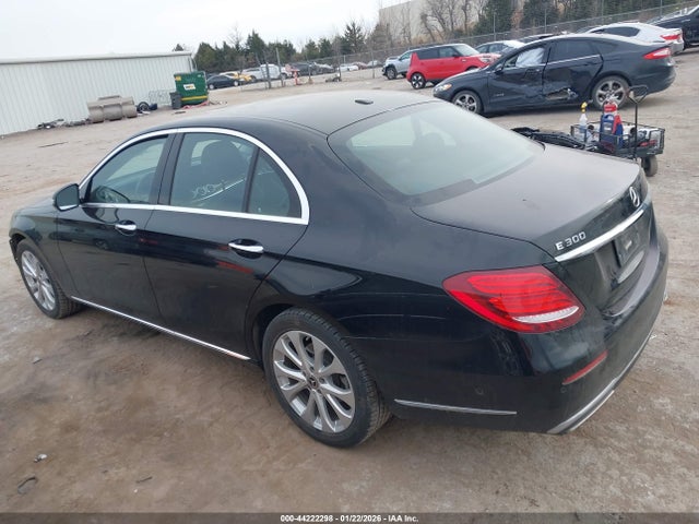 2017 Mercedes-benz E 300 მანქანა იყიდება აუქციონზე, vin: WDDZF4JB8HA260915, აუქციონის ნომერი: 44222298
