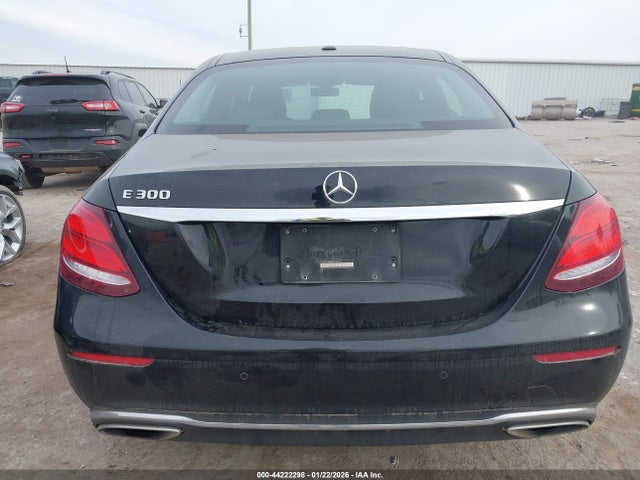 2017 Mercedes-benz E 300 მანქანა იყიდება აუქციონზე, vin: WDDZF4JB8HA260915, აუქციონის ნომერი: 44222298