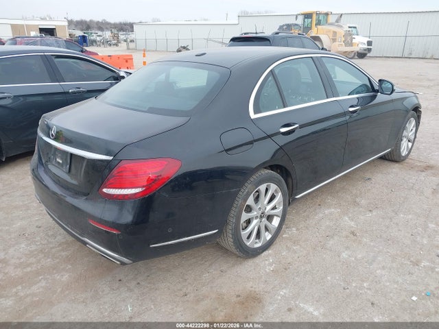 2017 Mercedes-benz E 300 მანქანა იყიდება აუქციონზე, vin: WDDZF4JB8HA260915, აუქციონის ნომერი: 44222298
