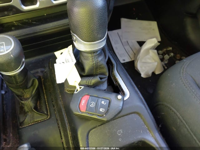 1C4HJXDG3JW122592 Jeep Wrangler Unlimited Sport S 4x4