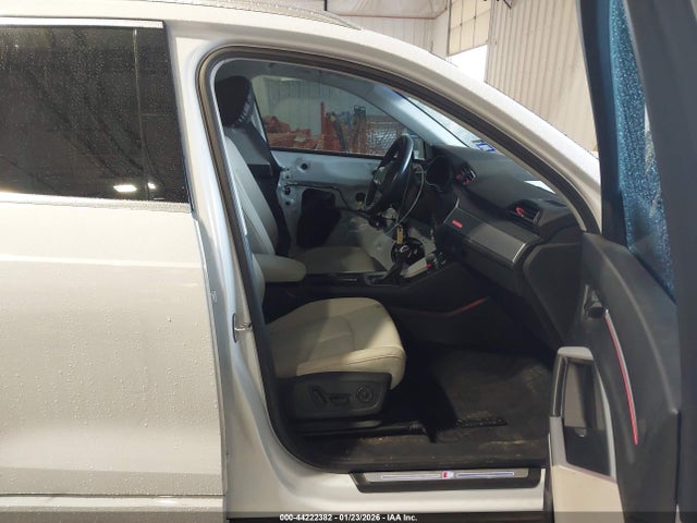 Продажа на аукционе авто 2022 Audi Q3 Premium Plus 45 Tfsi S Line Quattro Tiptronic, vin: WA1EECF37N1082010, номер лота: 44222382