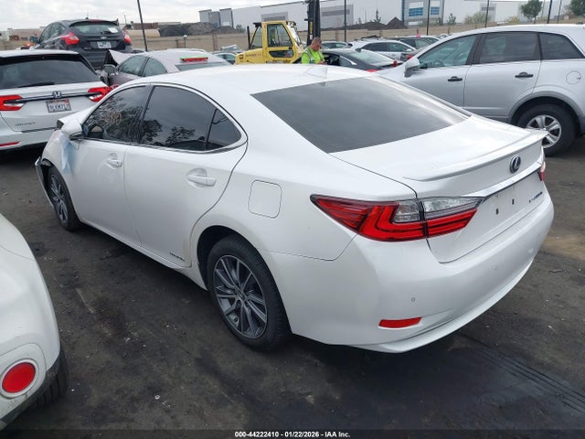 JTHBW1GG9H2146685 Lexus ES 300H