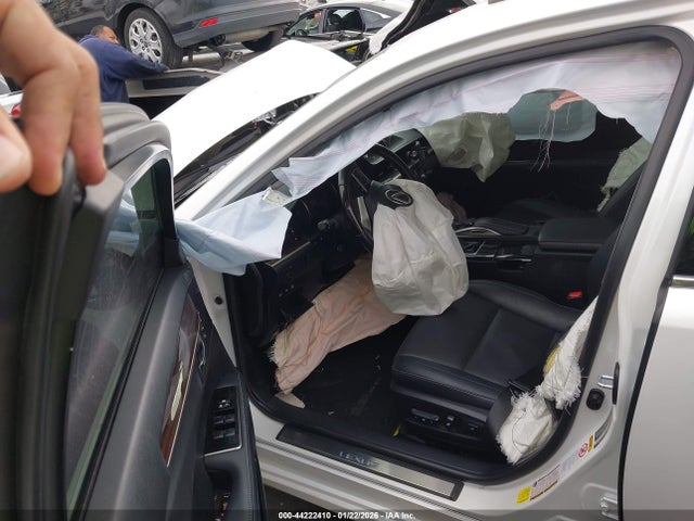 JTHBW1GG9H2146685 Lexus ES 300H