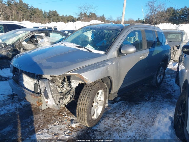 Jeep Compass Latitude 2016 1C4NJDEB2GD588037 Image 2