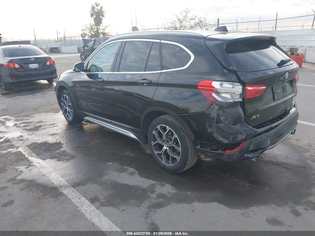 2021 BMW X1 WBXJG7C03M5S12004 Photo 2