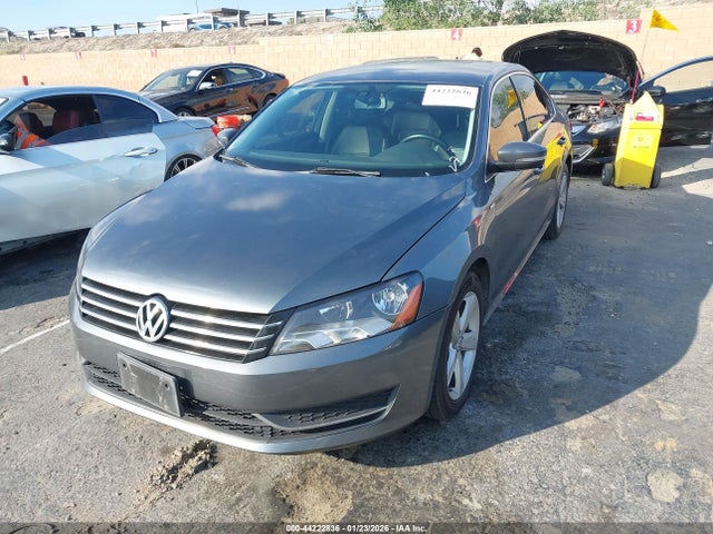 Volkswagen Passat 1.8t Wolfsburg Edition 2014 1VWAT7A37EC024487 Image 2