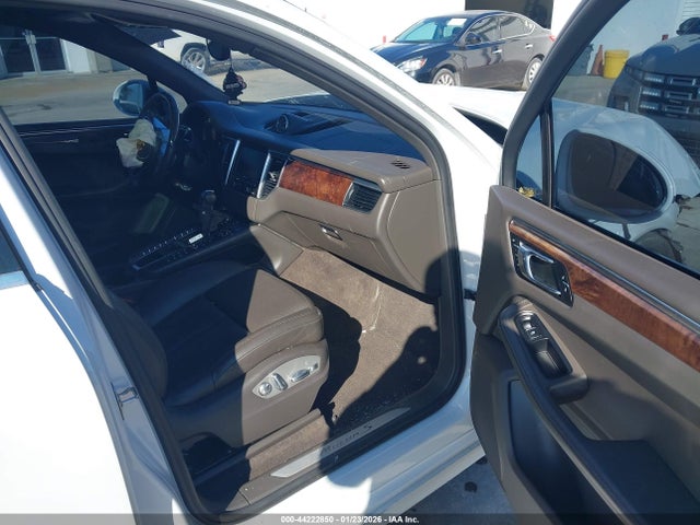 2016 PORSCHE MACAN WP1AB2A58GLB41846 Photo 4